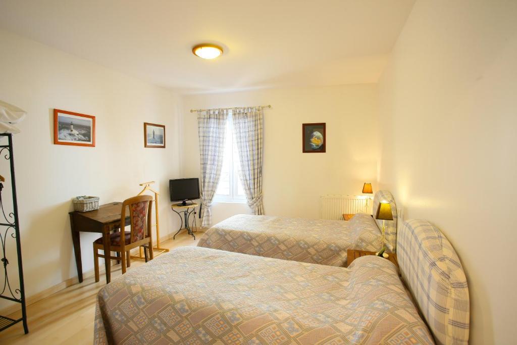 Logis Auberge La Cremaillere Villandraut Room photo