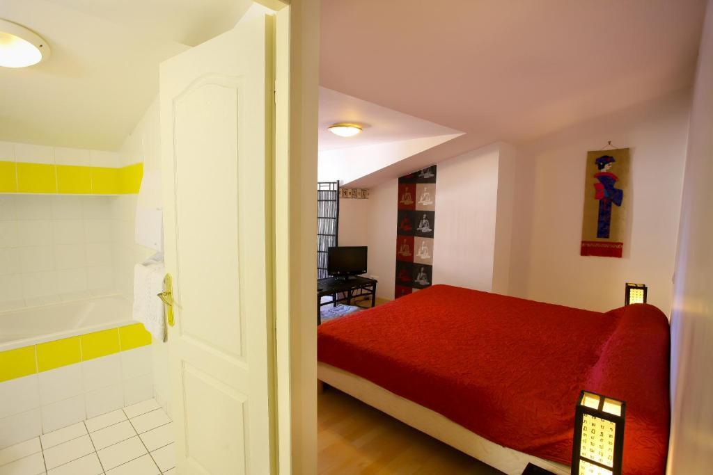 Logis Auberge La Cremaillere Villandraut Room photo